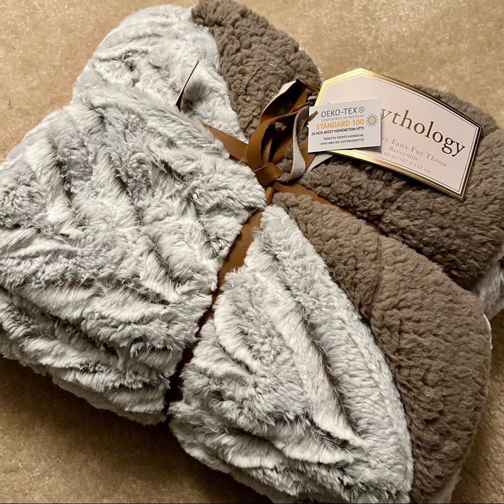 Luxuriously Soft Faux Fur Sherpa Throw Blanket